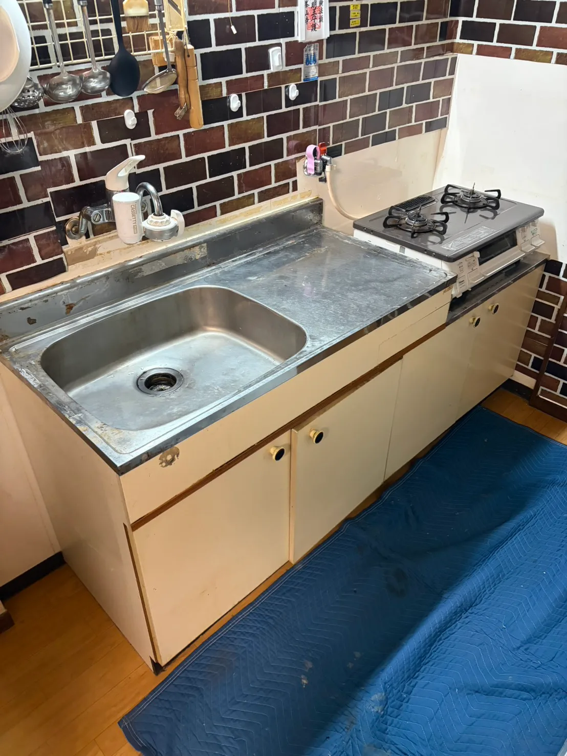 キッチン下からの水漏れ｜賃貸物件の排水トラップを修理